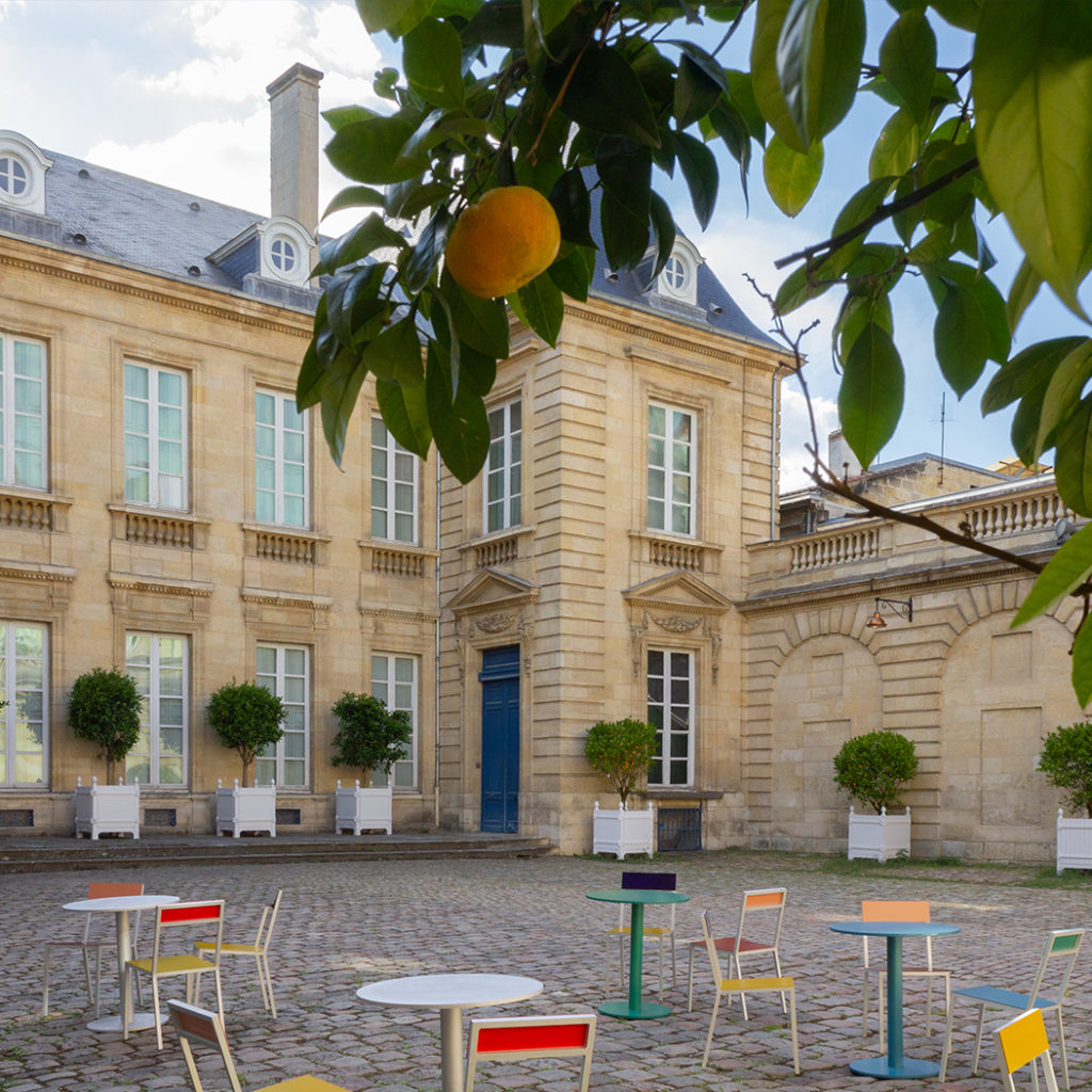 L'oranger du musée des Arts décoratifs et du Design de Bordeaux. Chairs and tables by Muller and Hannes Van Severen. Septembre 2017